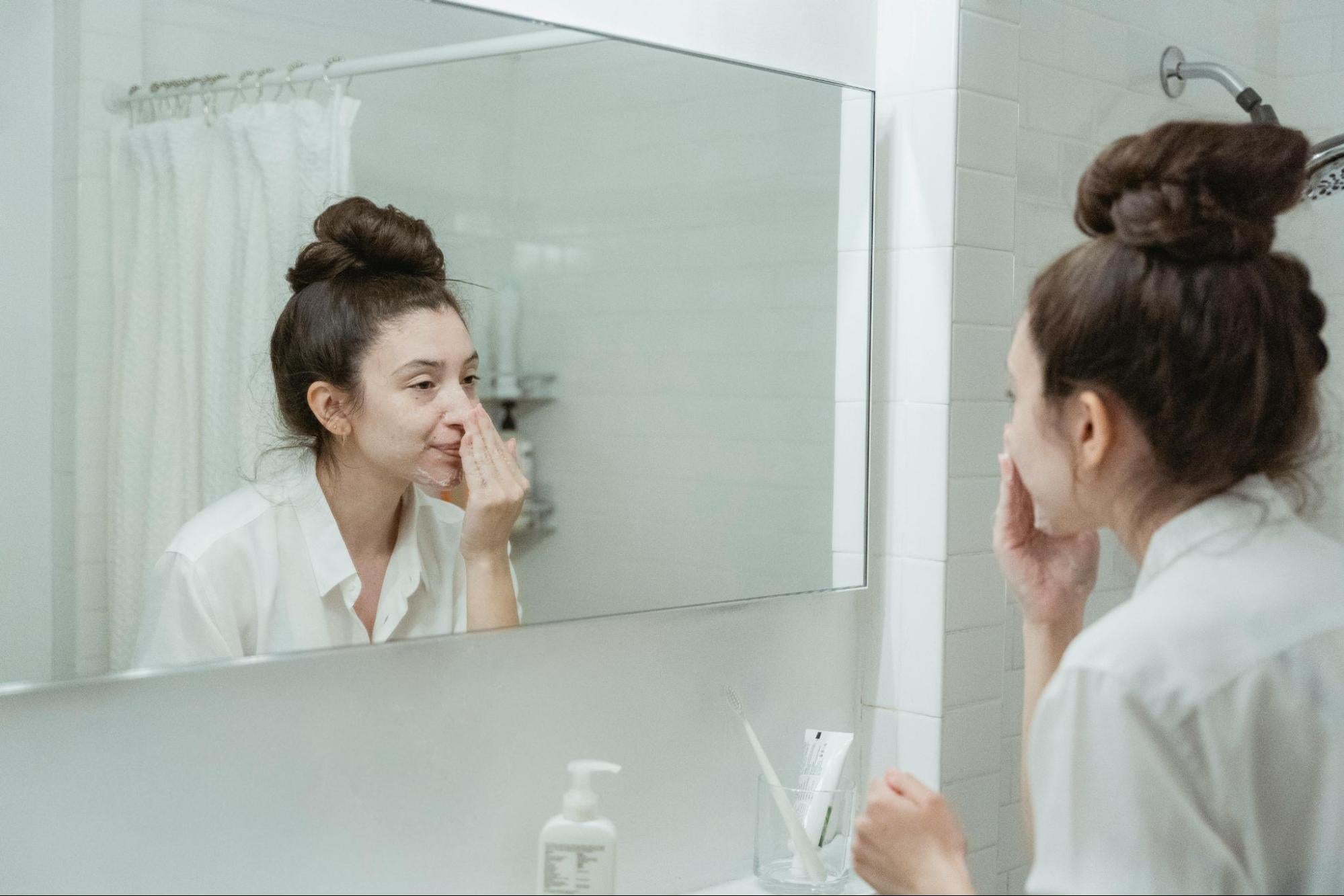 How to Properly Use a Facial Cleanser for the Best Results – Lemon ...